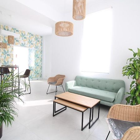 Hostal Tropical โมตริล ภายนอก รูปภาพ