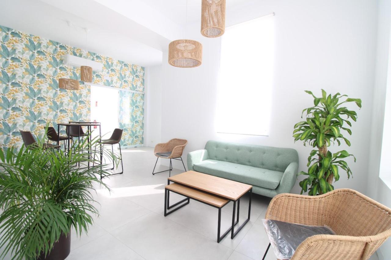 Hostal Tropical โมตริล ภายนอก รูปภาพ