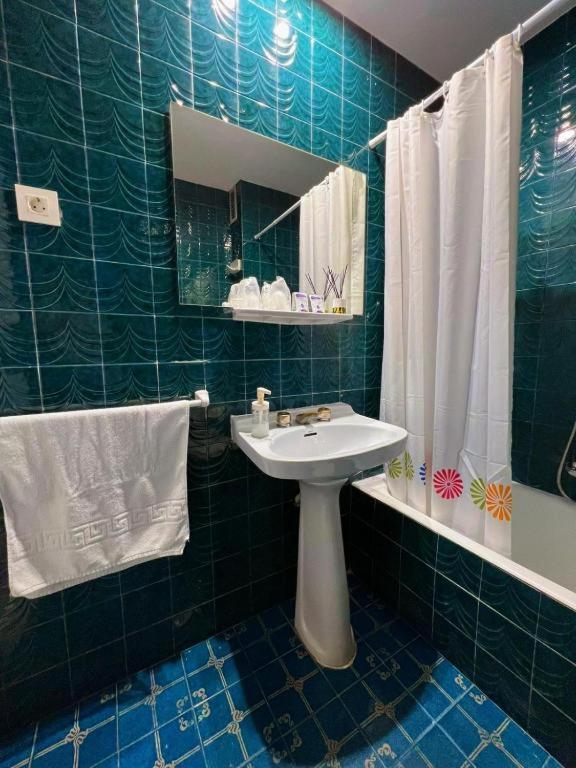 Hostal Tropical โมตริล ภายนอก รูปภาพ
