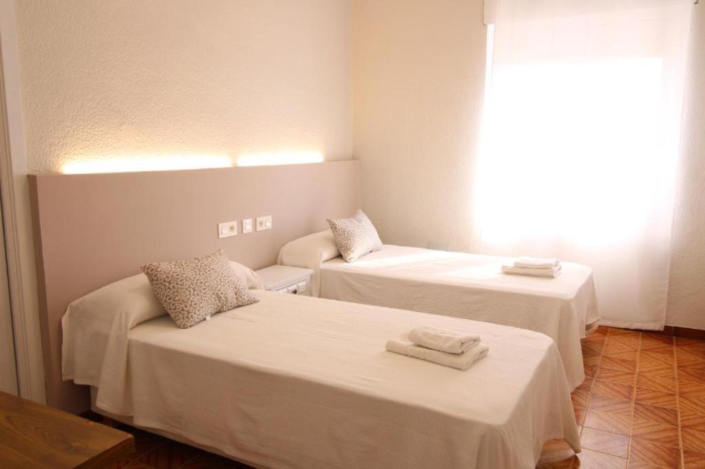 Hostal Tropical โมตริล ภายนอก รูปภาพ